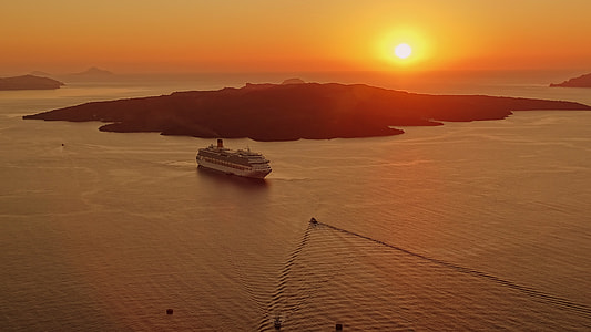 Sunset around Santorini on a Cruise Boat thumbnail