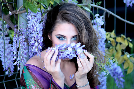 woman holding purple leaves thumbnail