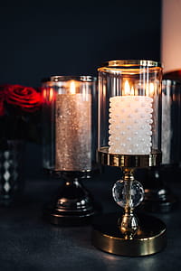 Gold Lanterns with Red Roses thumbnail