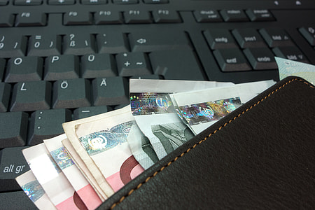 Bills sticking out of a wallet thumbnail