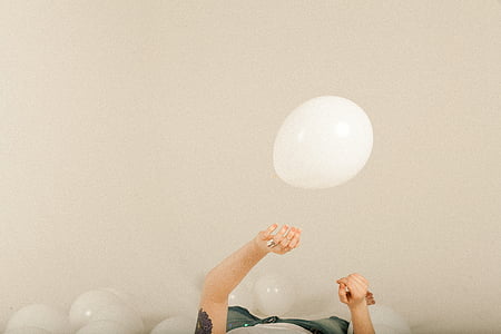 person playing balloon thumbnail