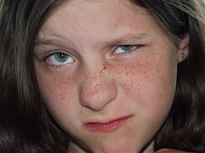 girl's face thumbnail