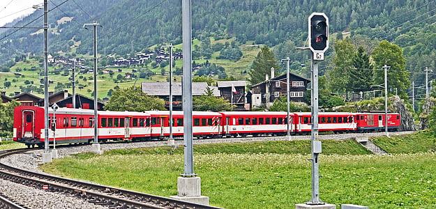 incoming white and red train thumbnail