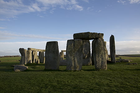 Stonehenge, London taken during daytime thumbnail
