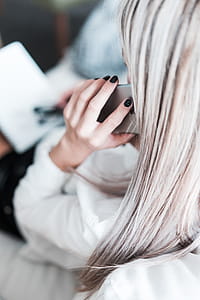 Business Woman Calling on the Phone thumbnail