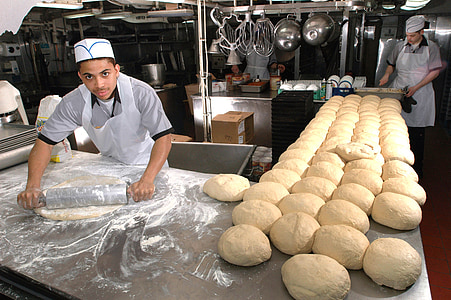 photo of man wearing apron thumbnail