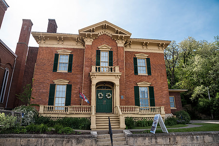 Historic House in Galena, Illinois thumbnail