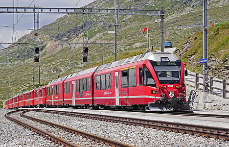red train thumbnail