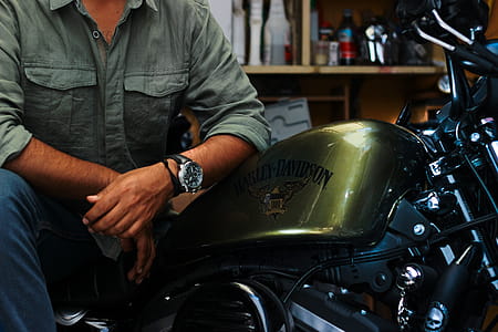 Gold and Silver Harley-davidson Motorcycle thumbnail