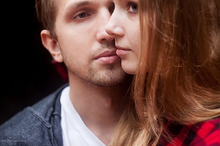 man and woman close to each other thumbnail