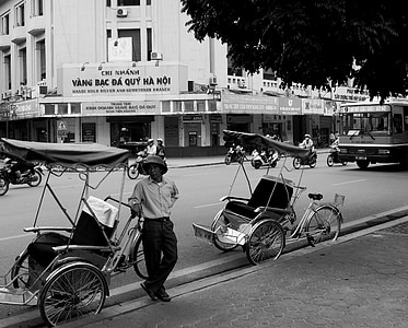 man standing on trike thumbnail