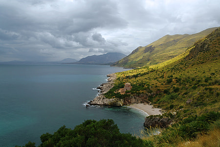 body of water landscape photo thumbnail