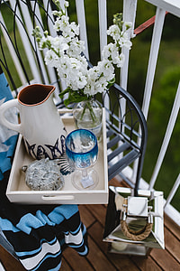 Seaside Style: Nautical Balcony Decor thumbnail