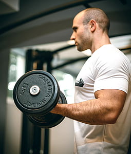 man lifting barbells thumbnail