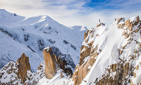 mountain covered with snow thumbnail
