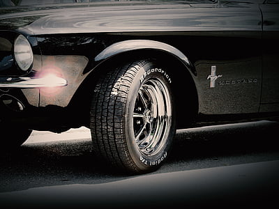 Ford Mustang coupe thumbnail