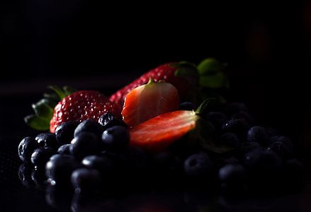 Blueberries and strawberries thumbnail