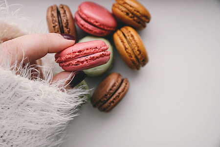 pink macaroons thumbnail