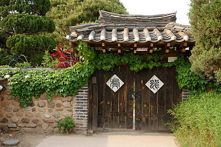 brown wooden gate with Kanji Script text near green plants thumbnail