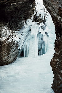 frosted rock formations thumbnail