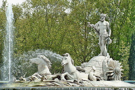 statue of Perseus thumbnail