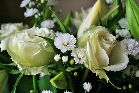 yellow roses and white daisies arrangement thumbnail