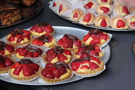 strawberry cookie in gray platter thumbnail