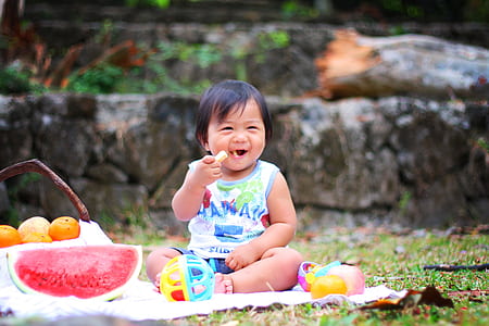 baby smiling while sitting thumbnail