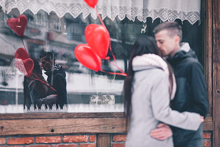 man kissing woman head thumbnail