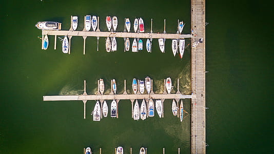 Aerial Shot Photo of Speedboats thumbnail