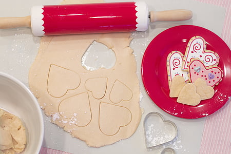 red and brown rolling pin thumbnail