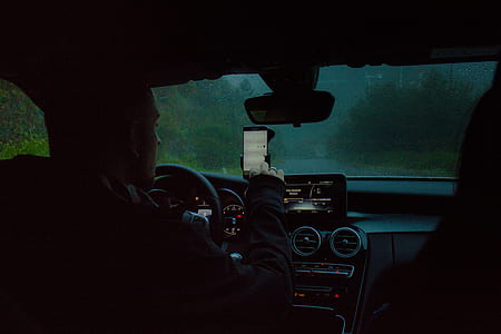 man driving while using smartphone thumbnail