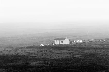 white house at the middle of desert thumbnail