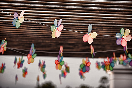 closeup photography of string decor thumbnail