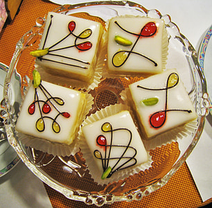 five sliced cupcakes on glass plate thumbnail