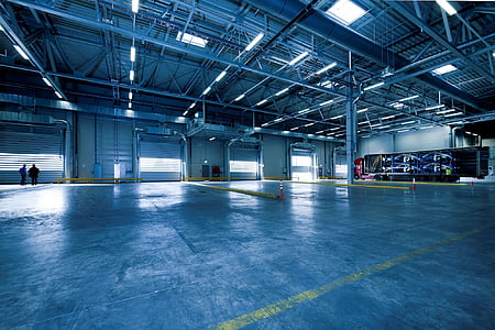 garage with gray metal post thumbnail