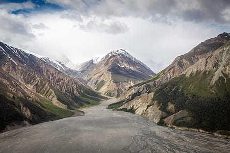 landscape photography of mountains thumbnail