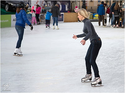 woman doing figure skating thumbnail