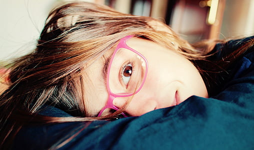woman with pink framed eyeglasses and green top thumbnail