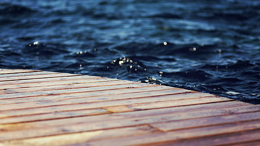 close-up photo of dock thumbnail