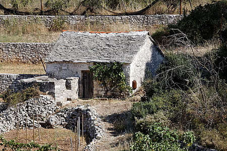 A stone shed in the field thumbnail