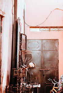 room with brown metal gate thumbnail
