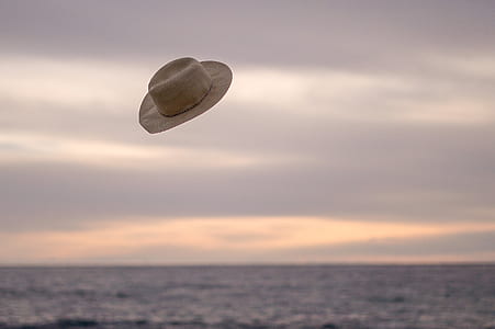 sun hat toss on air thumbnail