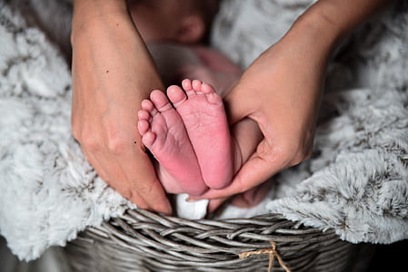 person holds baby's feet thumbnail