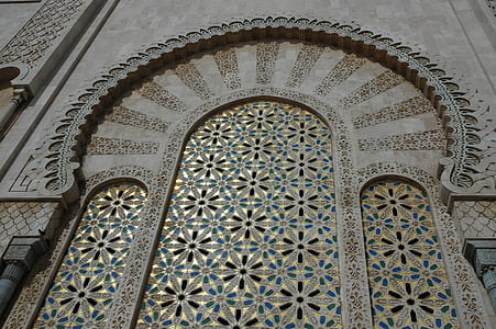 low-angle view photo of arch concrete building thumbnail