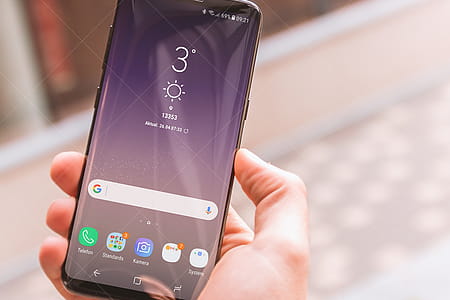 Hand with new Galaxy S8 PSD Mockup thumbnail