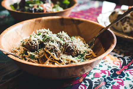 Spaghetti with meatballs and cheese thumbnail