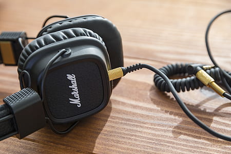 black Marshall corded headphones thumbnail