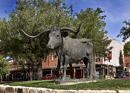El Capitan cattle drive monument in Dodge City, Kansas thumbnail