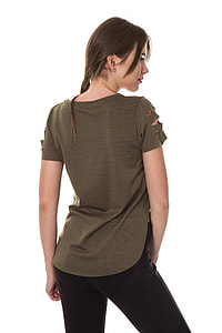 woman wearing brown short-sleeved blouse thumbnail